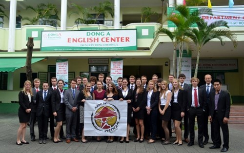 Sinh viên Twente (Hà Lan) tham quan học tập kinh nghiệm tại ĐH Đông Á